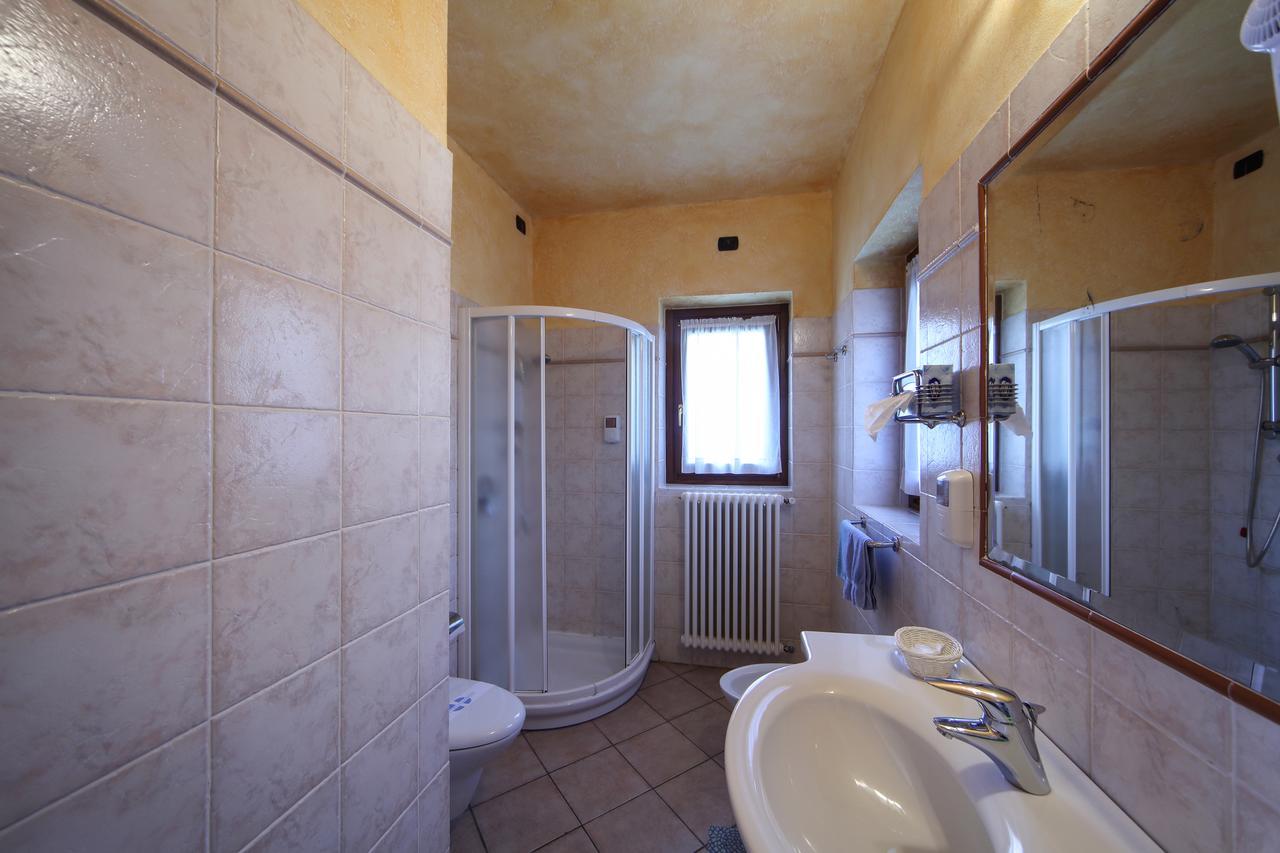 Albergo Ristorante Conca Azzurra Colico Extérieur photo