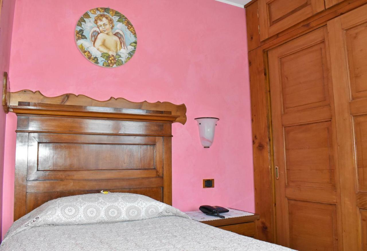 Albergo Ristorante Conca Azzurra Colico Extérieur photo