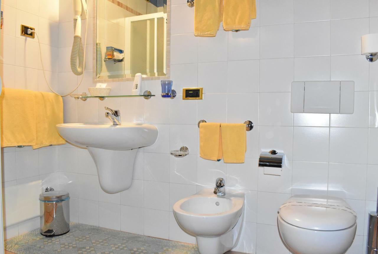 Albergo Ristorante Conca Azzurra Colico Extérieur photo