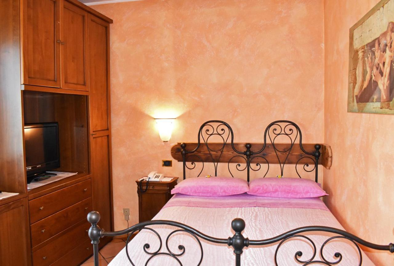Albergo Ristorante Conca Azzurra Colico Extérieur photo
